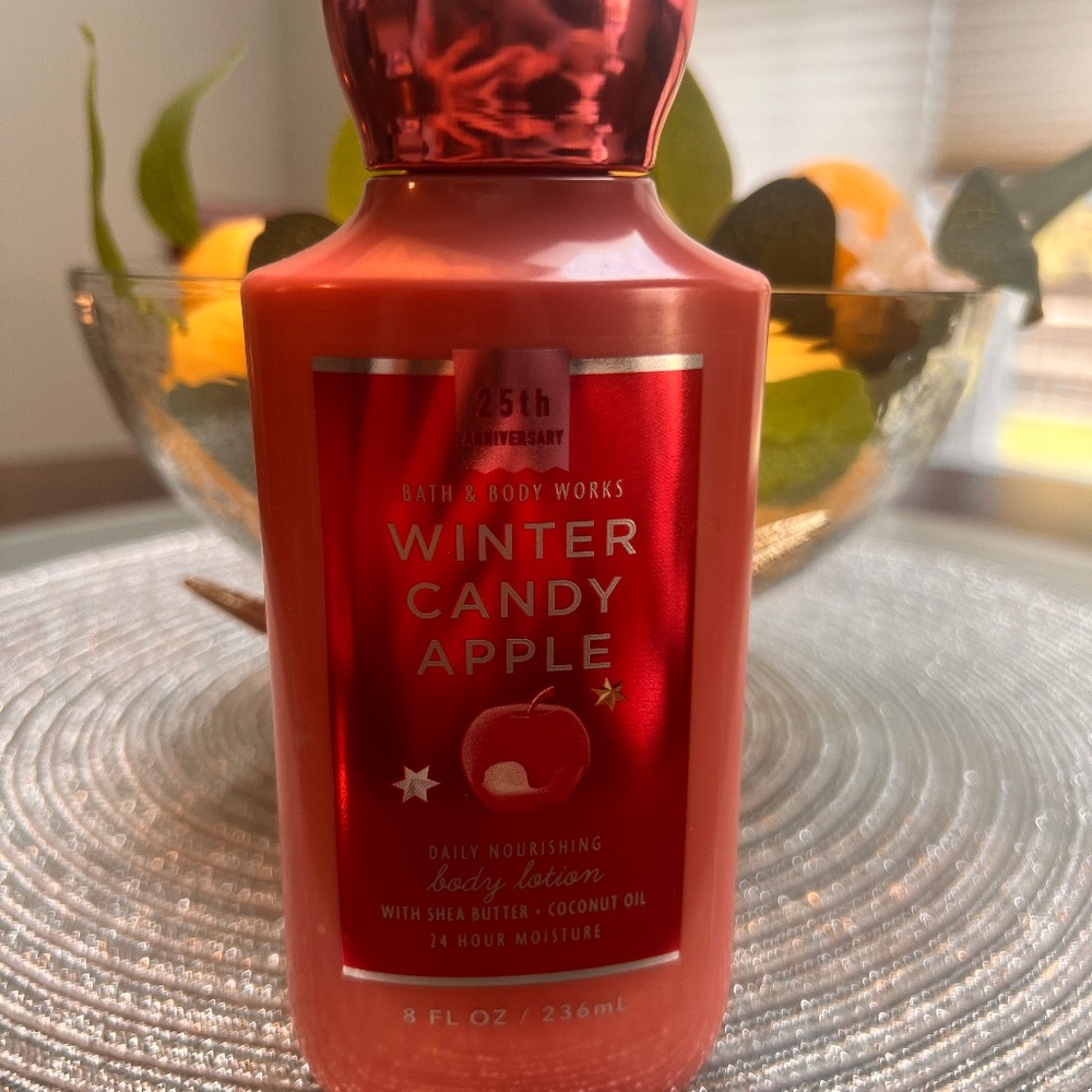 Bath and Body Works 25th Anniversary Winter Cand Apple Lotion MWT